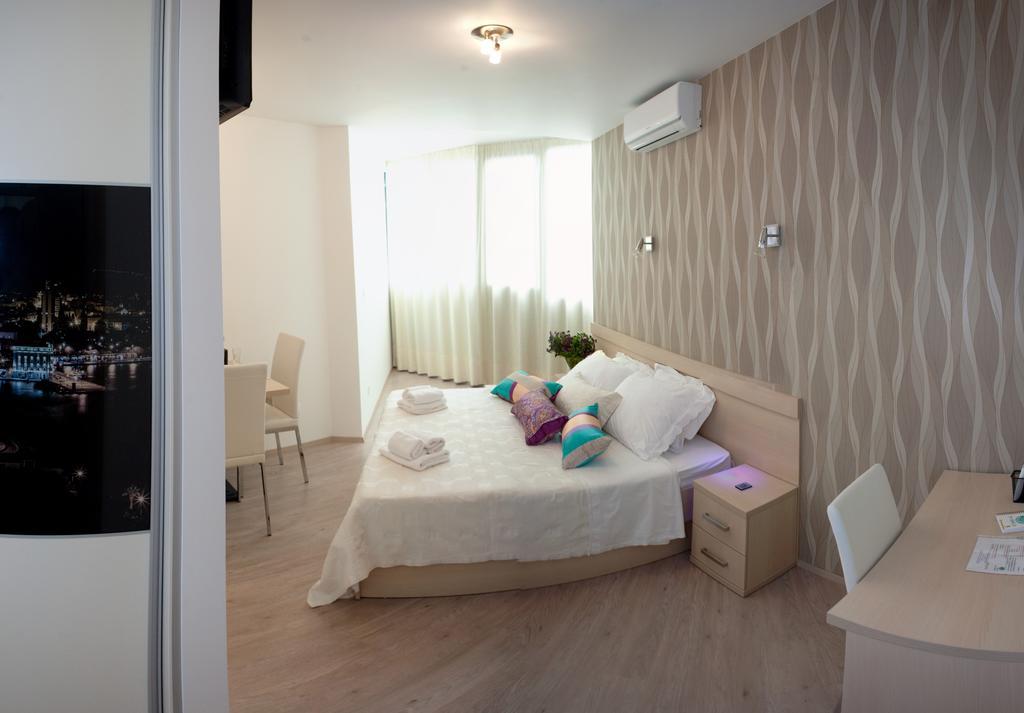 Cro Jet Set Apartments Split Exteriör bild
